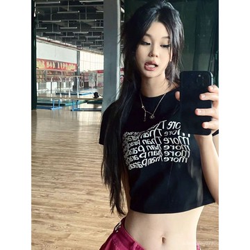 ♡ 𝑪𝒉𝒊𝒄 𝒖 ♡美式短款短袖字母T恤女新款夏季歐美高腰辣妹風獨特純棉正肩上衣