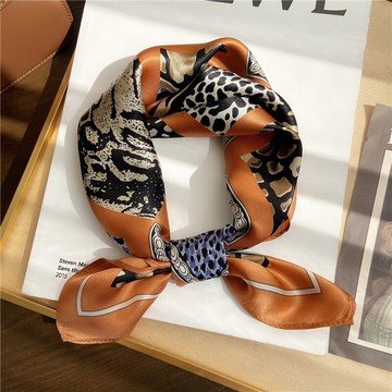 真絲豹紋小方巾女百搭時尚桑蠶絲圍巾春秋薄款小領巾洋氣絲巾