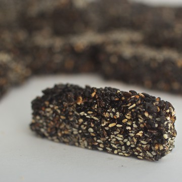 【大地花生】純黑芝麻角 200g/袋（可素食）｜經典花生糖 芝麻糖