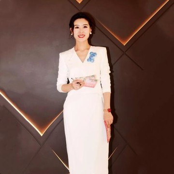 播音演講朗誦主持人正裝禮服花朵