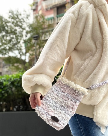 毛毛彩虹獨角獸斜背包 彩虹漸變色/手機包/甜美風格/毛毛包