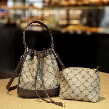 真皮高級感超火復古手提水桶包