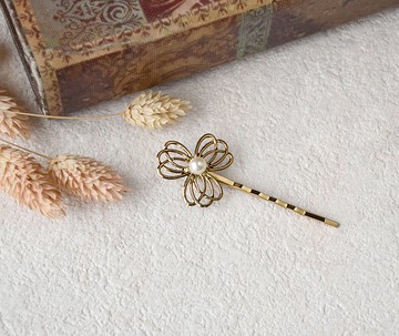 【手工限定】鏤空三瓣花黃銅珍珠髮夾
