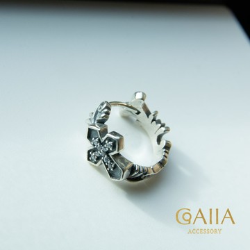 S925純銀耳環。閃耀十字 | GO