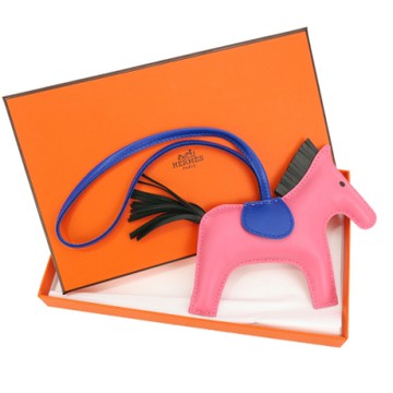 HERMES 愛馬仕 小羊皮手工馬兒吊飾(中/桃粉x蔚藍)