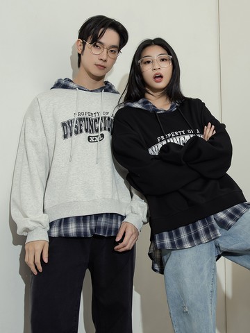 簡約格紋假兩件帽T