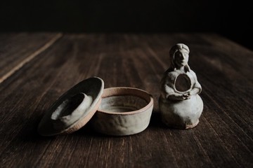 靜坐的她・燭台・香座・擺飾