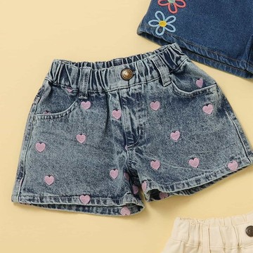 日本 BREEZE - 女孩刺繡點綴丹寧短褲-滿滿愛心-水藍