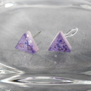 樹脂耳環 / 粼粼紫蘭 - 單隻 / 三角形 / 10 mm