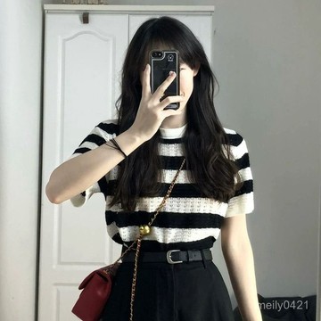 黑白鏤空條紋針織短袖上衣女 圓領網眼肌理微寬鬆休閒針織T恤 韓系鏤空網眼條紋針織衫 夏天上衣 短袖上衣 短袖 T恤