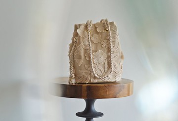 限量 ! 淡粉花朵刺繡扇形蕾絲 米色兩用束口肩背包