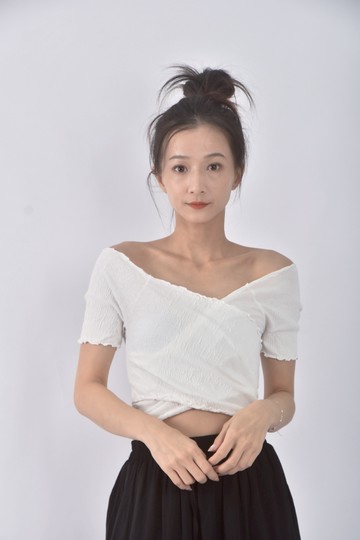 (S) dean修身短版質感V領白色短袖上衣