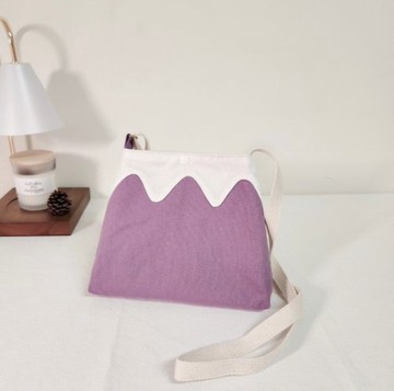 紫色富士山斜背包