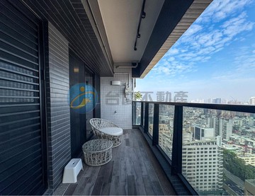 美術館龍騰｜永久棟距｜邊間景觀四房雙車位｜高雄市鼓山區明誠四路