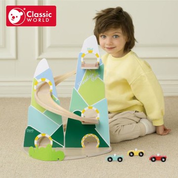 【德國 classic world 客來喜經典木玩】山地場景軌道競速賽車(附3台小車)