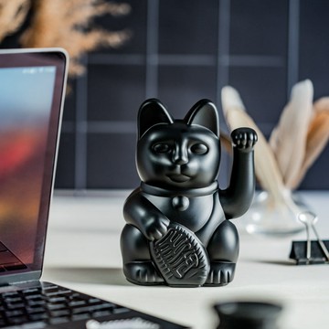 幸運色-希望與擁有【DONKEY PRODUCTS】Maneki - Neko 幸運繽紛招財貓 - 霧黑 辦公室 居家 擺設 好友 生日禮 生日快樂 天蠍座 感謝有你 有你真好