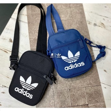 【逢甲 FUZZY】Adidas Fest Bags 黑白 淺藍 側背包 方形包 小包 EI7411 FL9663