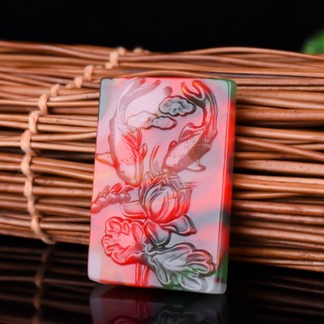 和田玉連年有余吊墜 七彩玉魚牌浮雕玉牌方牌 金絲玉墜掛件