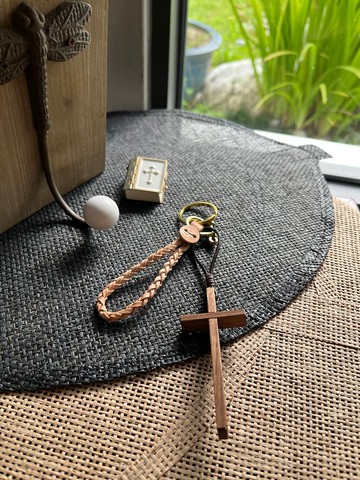 木皮金十字架鑰匙圈