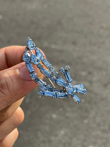 老又好古董珠寶 Vintage 水藍色萊茵石水滴別針胸針 b678
