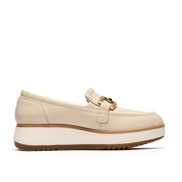 Clarks 樂活休閒-Zylah Top女款真皮馬銜釦造型厚底樂福鞋(奶油白) CLF86928C