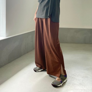 夏末初秋的暖意【接觸涼感】側開衩寬褲 4色可選【棕色】2025年重新設計款