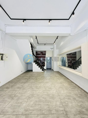 新崛江商圈・新田京城｜1-3 樓精華店住｜高雄市新興區新田路