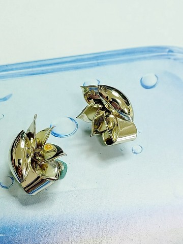 vintage jewelry  立體金屬花瓣夾式耳環
