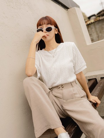 彈力立體織紋落肩圓領短袖上衣