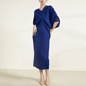 現貨+預購 三宅風皺褶衣服洋裝褶皺長裙蝙蝠袖連身裙摺衣彈力顯瘦折衣大碼-V領長裙10色74fe15【獨家進口】【米蘭精品】