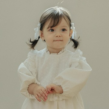 Little Tini｜優雅純白雕花蕾絲背心
