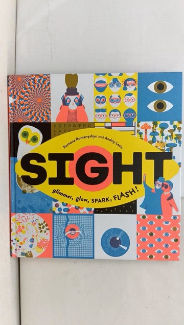 【書寶二手書T1／少年童書_ZAN】Sight: Glimmer, Glow, Spark, Flash!_Romanyshyn, Romana,Lesiv, Andriy