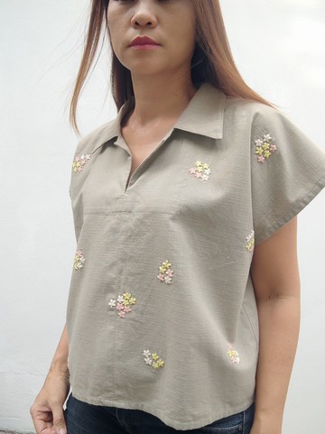 Earth Gray - 淺色棉質刺繡花朵夏季襯衫