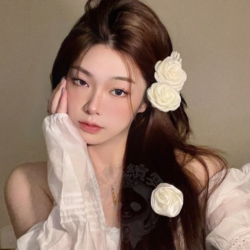 台灣現貨 貓熊繽雰 法式溫柔海灘度假千金超仙山茶花髮夾女 公主禮服搭配米白色復古森系玫瑰花朵─髮飾高級感小香風髮卡頭飾