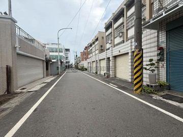 出門即學區！竹圍北街邊間透天，三代同堂或租售皆宜｜高雄市岡山區竹圍北街