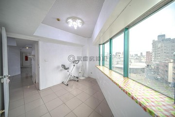 【巨蛋&自由商圈】新莊國小低總價3房車位｜高雄市左營區重偉街