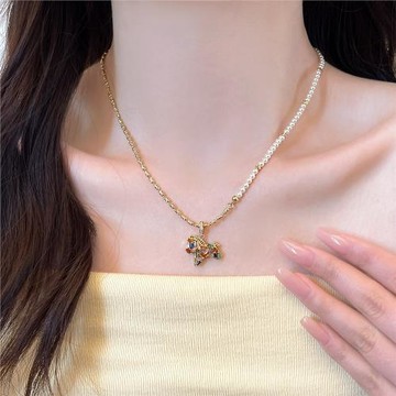 馬年彩色小馬吊墜珍珠項鏈女輕奢高級感小眾毛衣鏈琺瑯本命年配飾