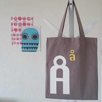 Kikare 怕冷的字母帆布袋 － Å