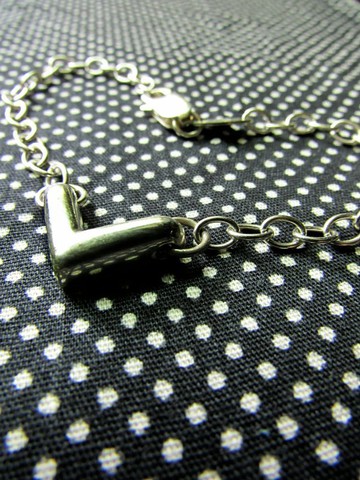 V bracelet_V手鍊 | mittag jewelry | 設計師手工 生日禮 新年禮