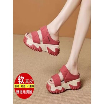 品牌真皮軟底拖鞋女夏外穿軟底2025新款增高一字拖女踩屎感涼拖女