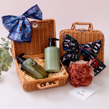 🔜[快速出貨]【梨花娘】🏹射手座生日快樂🎂送一籃子祝福玫瑰花束組生日限定❤️洗護髮手提籃組｜NOV.15曠野綠茵茶樹清涼去屑洗髮精+護髮乳+沐浴花球(絲巾手提袋籃包裝)