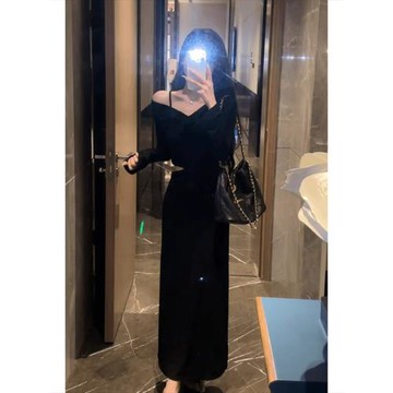 法式赫本風性感露腰吊帶長袖連衣裙女秋季設計感收腰顯瘦黑色長裙