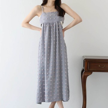 日本 BLUE EAST - 甜美圓點緹花側腰鏤空細肩帶洋裝-灰藍 (M)