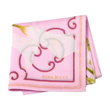 NINA RICCI 日本製粉漾海芋印花字母LOGO大帕領巾(粉紅系/58CM)