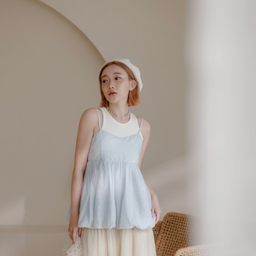 QUEENSHOP_ S 女裝 細條紋下擺花苞造型細肩背心 兩色售 現+預 【01150445】