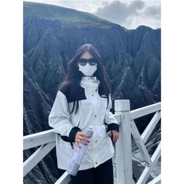 黑白拼接防曬沖鋒衣男夏薄款川西旅游穿搭戶外登山服情侶爬山夾克