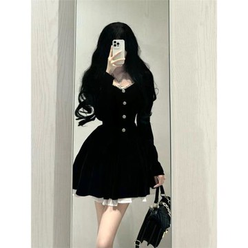 赫本風高級感絲絨小黑裙女秋冬季法式在逃公主收腰氣質蓬蓬連衣裙