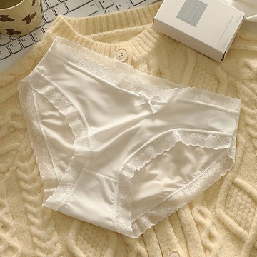 【Maggie+】薄款柔軟甜美中腰蕾絲滾邊女用三角褲-白色