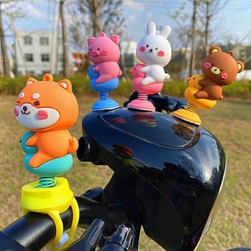 ✨免運可開發票#超可愛彈簧搖搖公仔 車載擺件彈簧搖頭公仔  電動車 機車擺件 可愛配飾卡通裝飾品