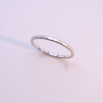 斜紋 純銀鍛敲戒指 - 纖細款(寬約1.5mm 厚約1mm)